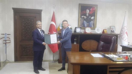 İl Nüfus ve Vatandaşlık Müdürü Müslüm TURGUT, Kaymakam Şahin DEMİR'i makamında ziyaret etti.
